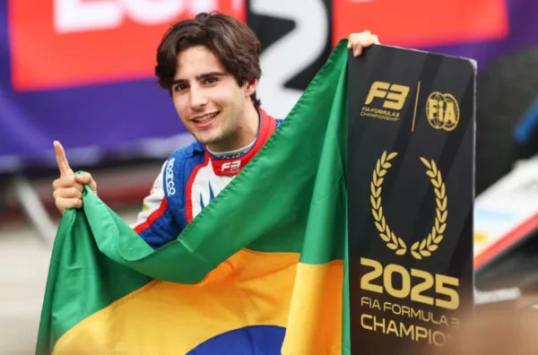 Imagem colorida de Rafael Câmara, brasileira campeão da F3- Metrópoles