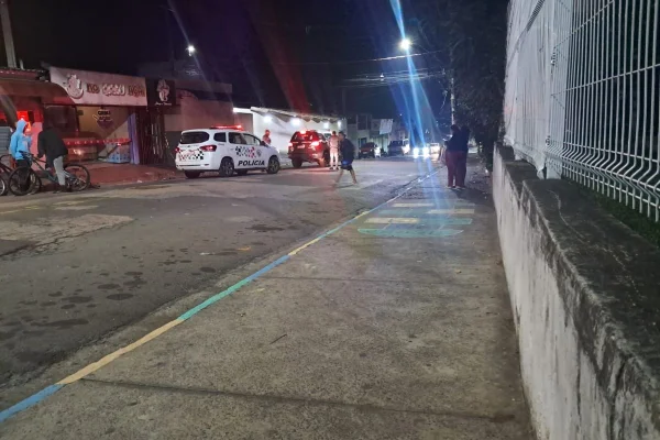 Foto colorida de local onde homem foi assassinado na frente da esposa, no interior de São Paulo.