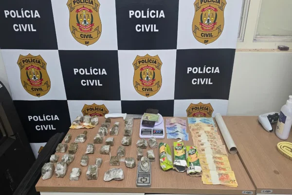 Bebida de fachada: PCDF prende suspeito com drogas em caixinhas de suco - destaque galeria Bebida de fachada: PCDF prende suspeito com drogas em caixinhas de suco - destaque galeria