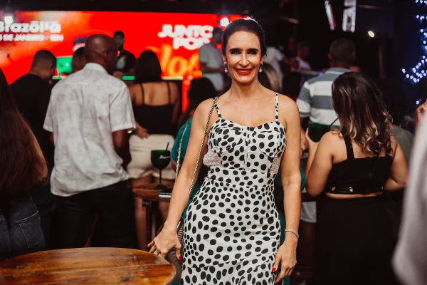 Karina Curi celebra aniversário com gesto solidário para Marcelo Sena
