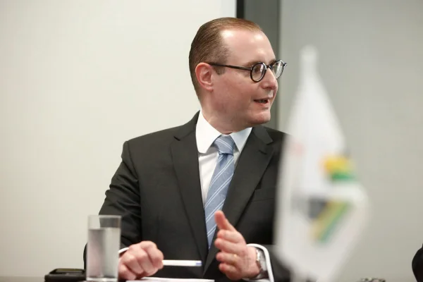 Cristiano Zanin, indicado pelo presidente Lula ao STF, se reune com a bancada do MDB no Senado