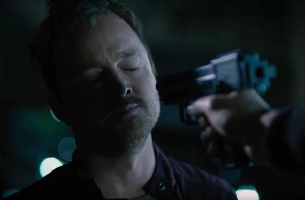 Aaron Paul interpretando Caleb em Westworld
