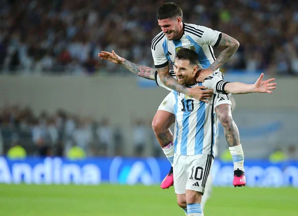 Jogadores da Argentina celebram gol em amistoso - Metrópoles