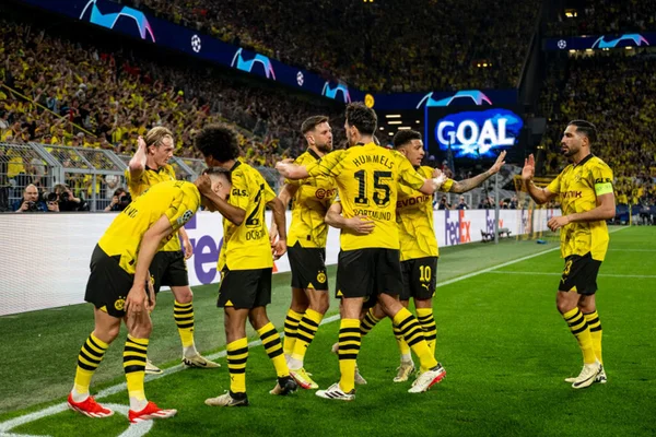 Borussia bate PSG e abre vantagem na semifinal da Champions League