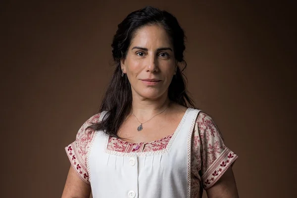 Éramos Seis: Lola é pisada por tia rica ao lhe pedir empréstimo