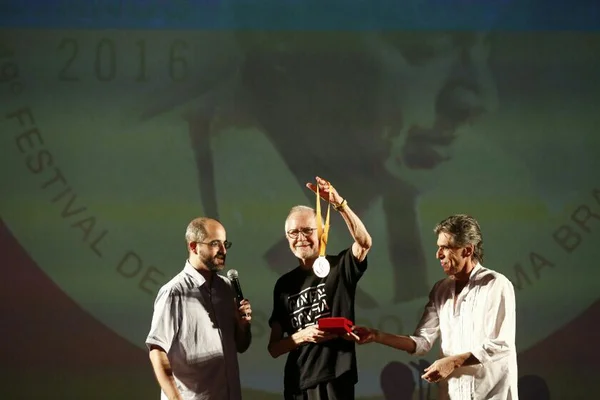 Encerramento do Festival tem homenagem a Bernardet e “Baile Perfumado”