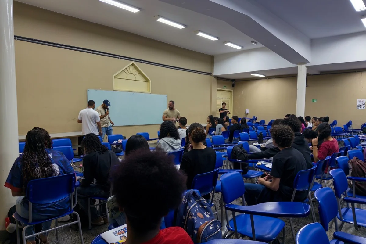 Escola pública do DF promove último aulão de preparação para o Enem - imagem 1 Escola pública do DF promove último aulão de preparação para o Enem - imagem 1