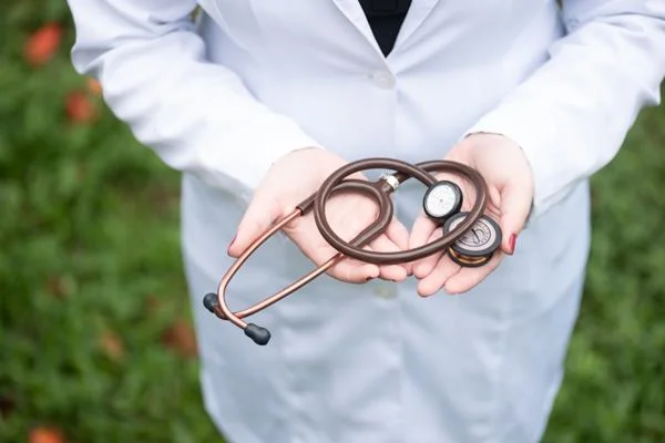 Universidades antecipam formaturas de estudantes de Medicina no DF