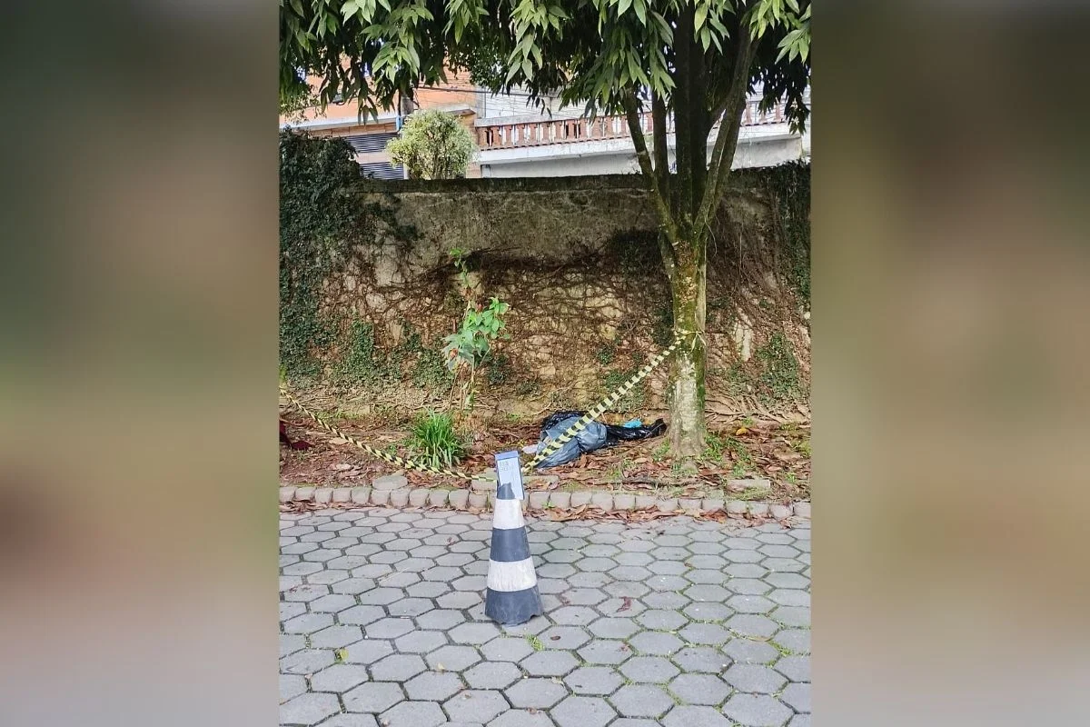 Corpo de Mulher é Achado Abandonado no Estacionamento da UBS de Eldorado
