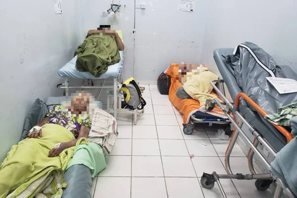 Idosos com Covid-19 são isolados em sala com paciente morto em Manaus
