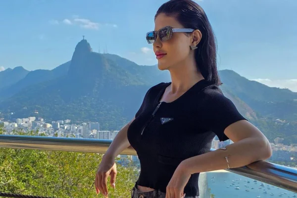 Conheça Dillyene Santana, que une paixão por viagens e trabalho - Metrópoles