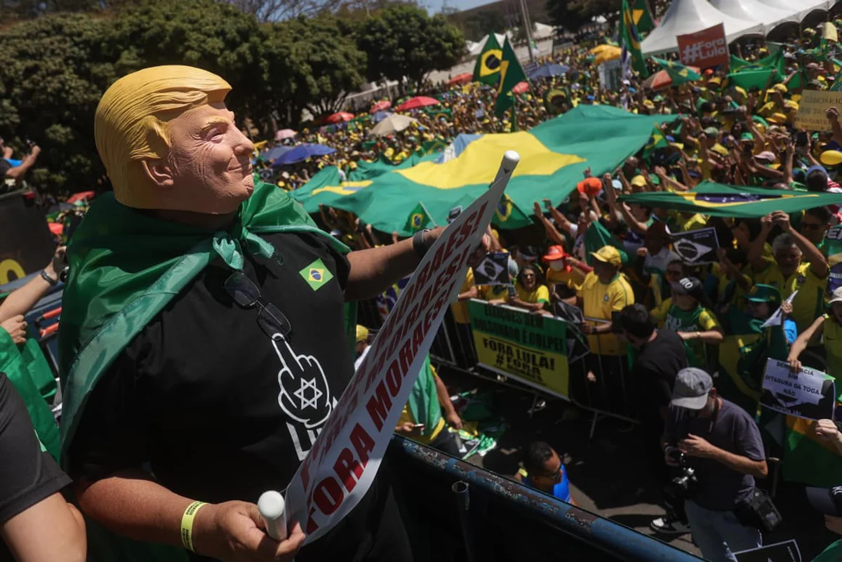 Apoiadores de Jair Bolsonardo foram às ruas em Brasília Apoiadores de Jair Bolsonardo foram às ruas em Brasília