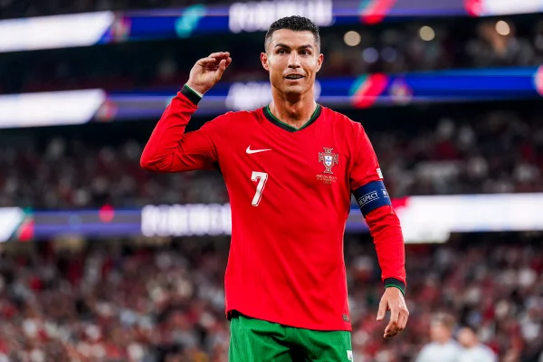 Foto colorida de Cristiano Ronaldo - Metrópoles