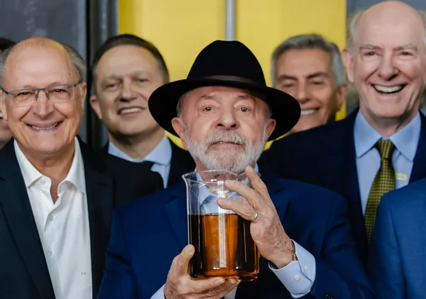 Lula: Brasil deve fazer “briga mundial” por biocombustível, não Trump