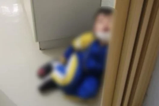 “Há relatos de narcotização das crianças para que elas se acalmem, com a ministração de antitérmicos”, escreveu a promotoria
