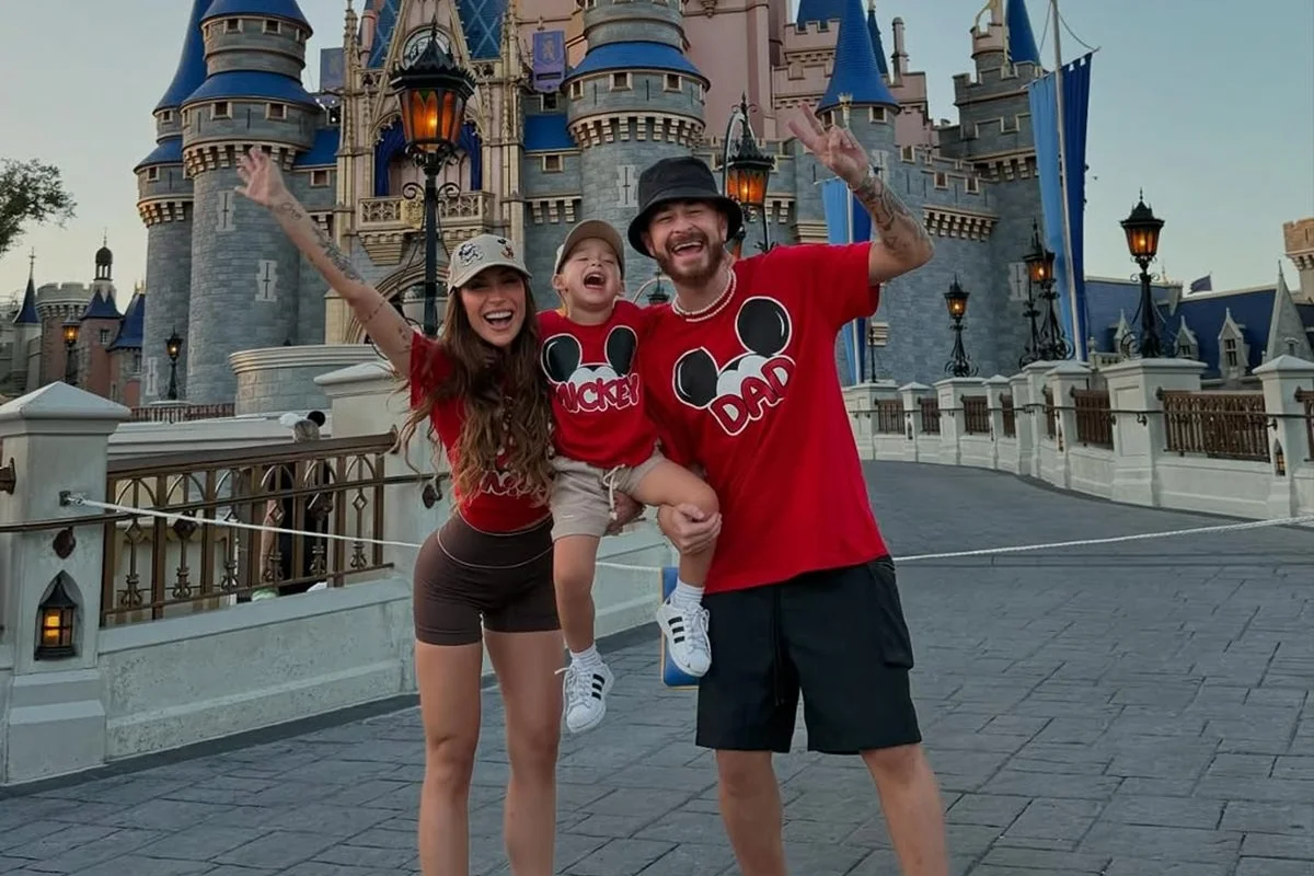 Bianca Andrade e Fred Bruno ao lado do filho, Cris Bianca Andrade e Fred Bruno ao lado do filho, Cris