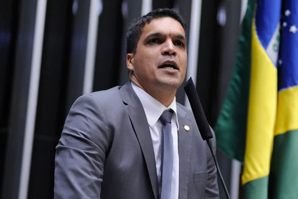 Vetado em debate, Daciolo apela para indecisos antes de subir no monte