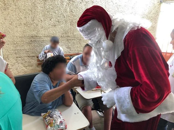 De Papai Noel, Geraldo Luís faz visita emocionante a hospital - destaque galeria De Papai Noel, Geraldo Luís faz visita emocionante a hospital - destaque galeria
