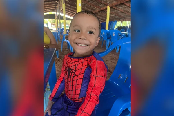 Menino de 3 anos achado morto na casa do pai sofreu violência sexual