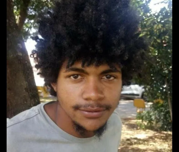 Família procura jovem desaparecido