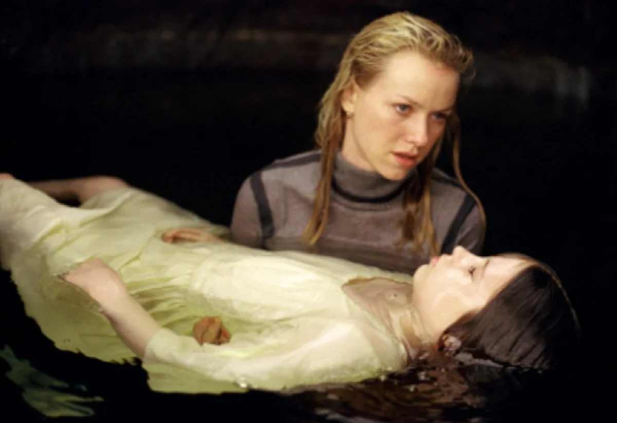 Daveigh Chase e Naomi Watts no filme O Chamado Daveigh Chase e Naomi Watts no filme O Chamado