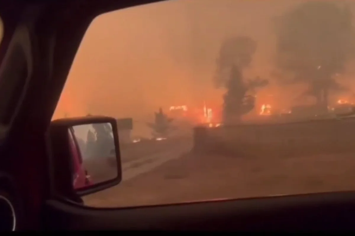 Incêndio florestal força evacuação de 20 mil pessoas no Canadá. Video