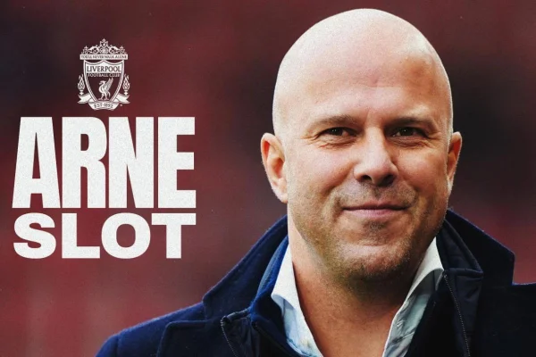 Imagem colorida de Arne Slot no Liverpool - Metrópoles