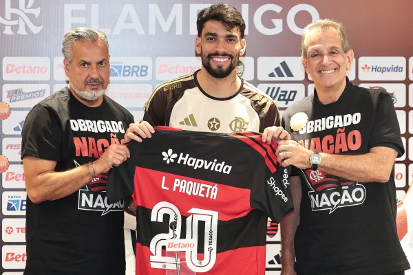 Imagem colorida da apresentação de Lucas Paqueta no Flamengo - Metrópoles