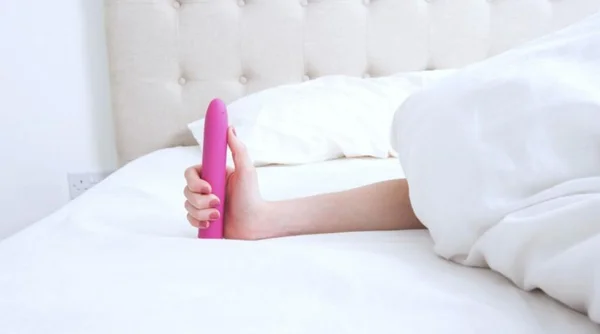 Ela me trocou pelo vibrador. Por que ter ciúmes de brinquedos sexuais?