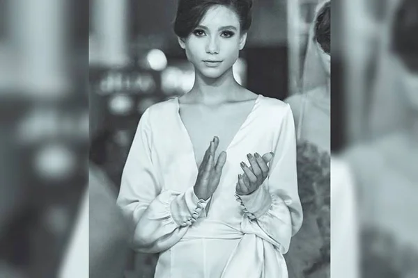 Modelo Samantha Natasha morre aos 18 anos vítima de câncer