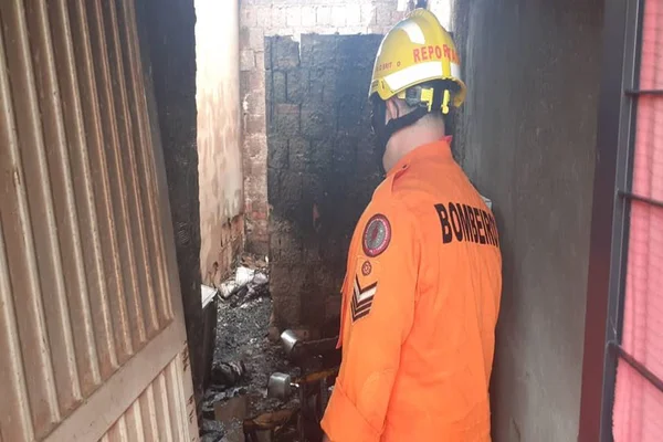 Duas pessoas ficam feridas durante incêndio em casa do Distrito Federal