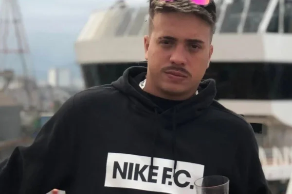 Motoboy ajuda amigo roubado, persegue ladrão e é morto com tiro na cabeça