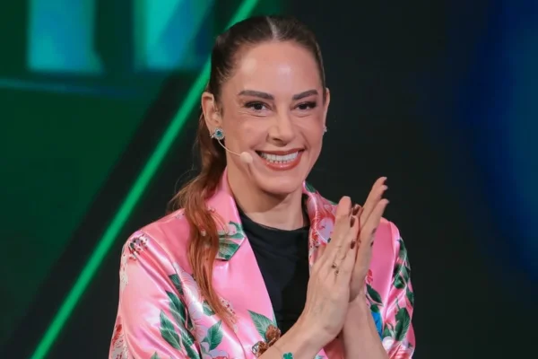 Foto colorida de Silvia Abravanel