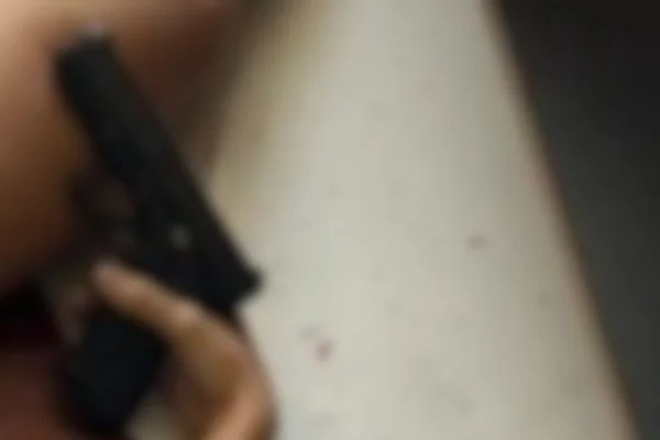 Foto colorida e em desfoque da arma encontrada nas mãos da policial Gisele Alves Santana. Ela foi encontrada morta dia 18, no apartamento onde vivia com o tenente-coronel Geraldo Leite Rosa Neto, no Brás, região central de São Paulo.
