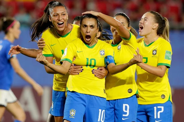 Seleção feminina: o que deixar na França e o que trazer na mala