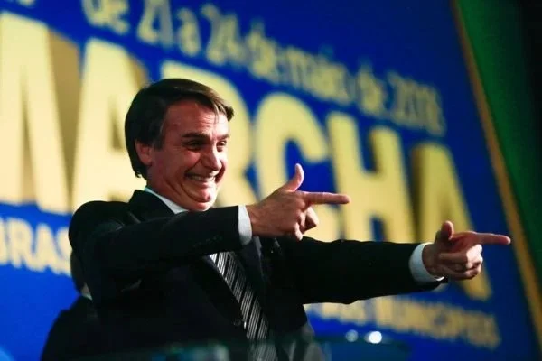 Bolsonaro venceu em 90% das zonas eleitorais em áreas de milícia no Rio