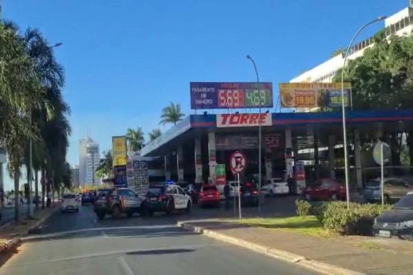 Viaturas da PMDF no Posto da Torre