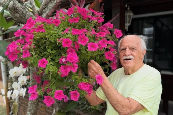 Veja casa de Ary Fontoura: aos 93 anos, ator tem mais de 7 mil DVDs