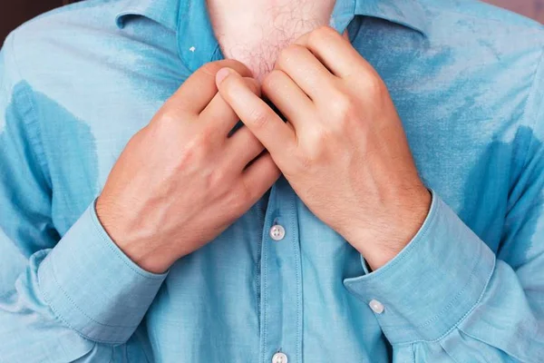 Você sua demais? Ciência acha link entre suor excessivo e ansiedade