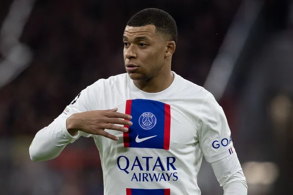 Novela Mbappé: jornais espanhóis reacendem rumores com o Real Madrid
