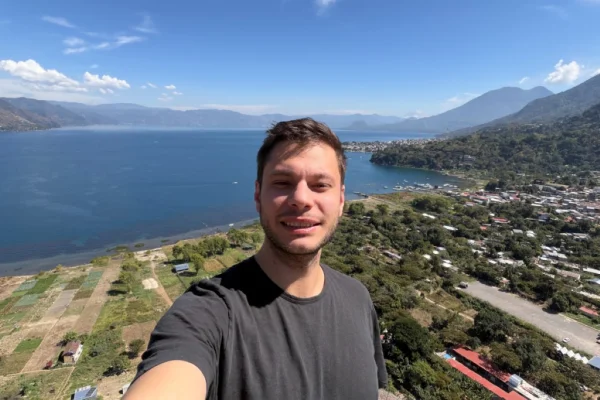 Foto colorida de Julien Autissier, corredor de 33 anos que morreu após passar mal na Maratona de Miami - Metrópoles