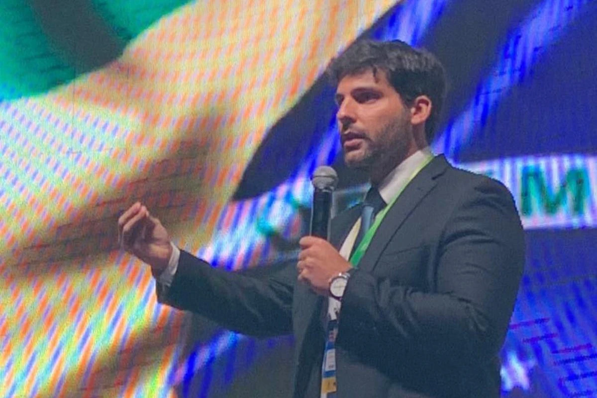 Aliado de Eduardo Bolsonaro Confirma Posse de Casa no Texas Via Trust Polêmico