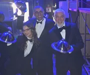 Renata Vanzetto e os outros mentores fazem pose juntos