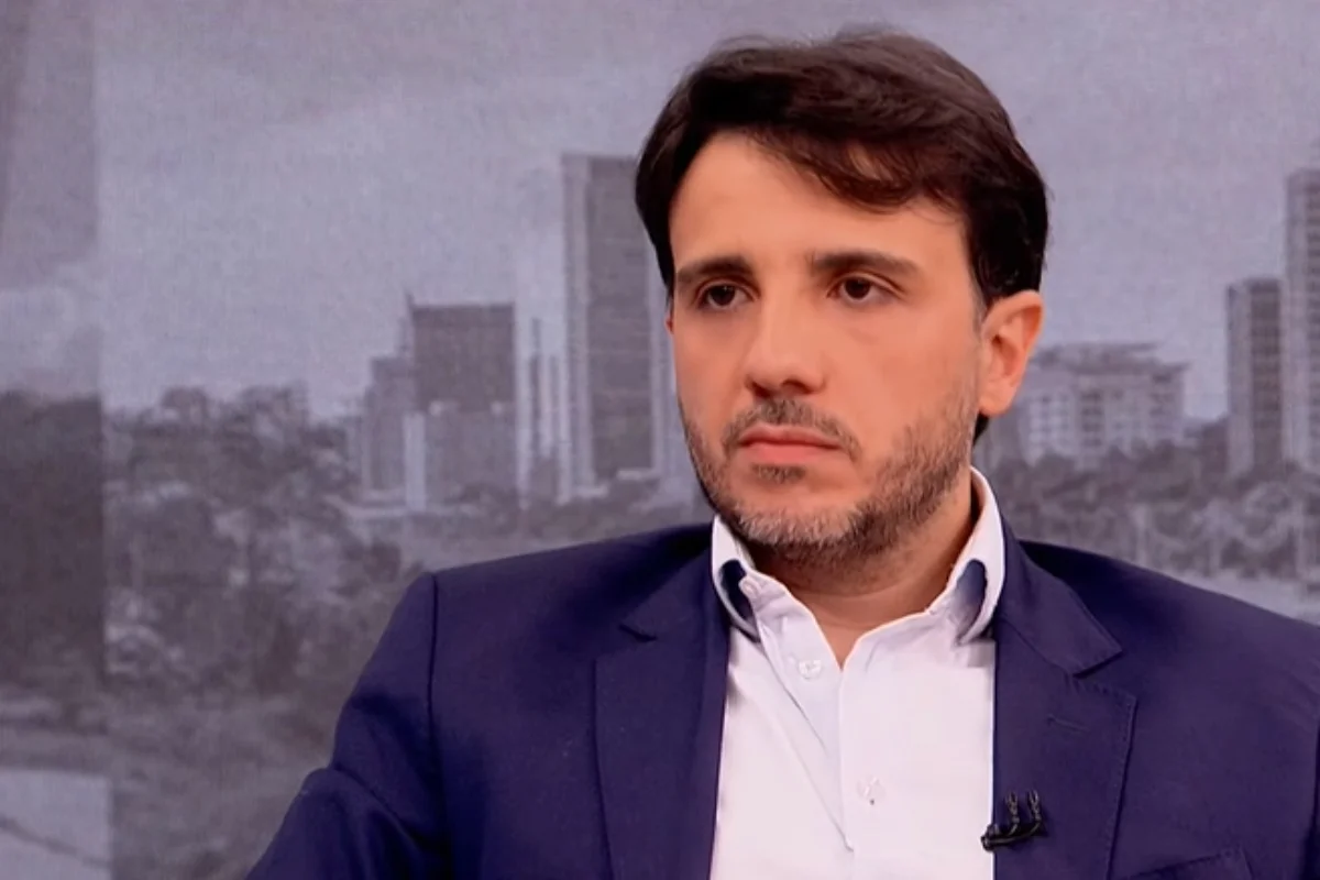 Renan Santos diz que o Brasil elegerá “300 parasitas e vagabundos”
