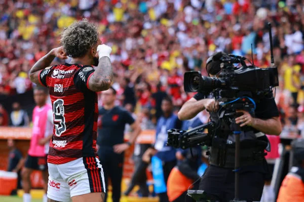 Em finais de Libertadores, o “imbroxável” Gabigol