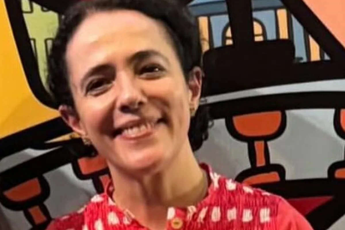 Silvia Buarque posa sorridente durante evento Silvia Buarque posa sorridente durante evento