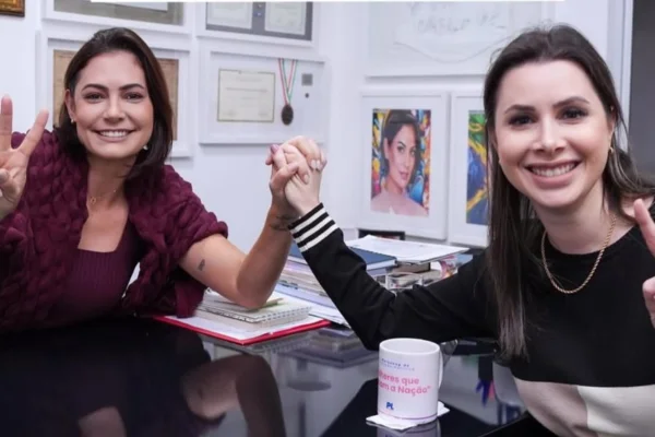 Michelle Bolsonaro apoia candidatura de Carol de Toni ao senado