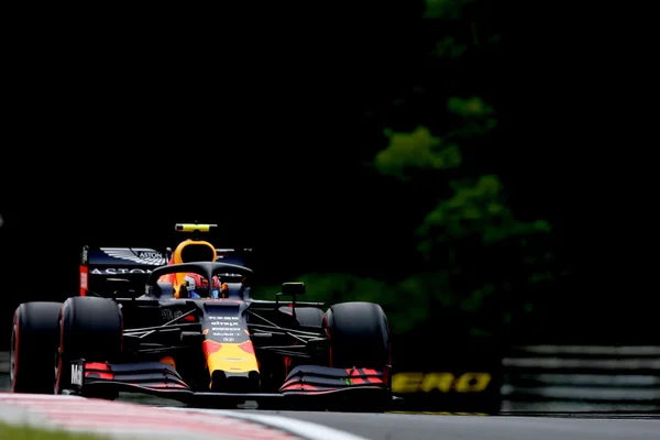 Em treino atrapalhado pela chuva, Gasly lidera dobradinha da Red Bull