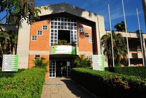 Servidora do IFPB é esfaqueada no trabalho; ex-marido é suspeito