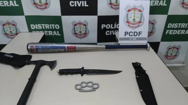 Professor e servidor da UnB é alvo da PCDF após foto com arma de fogo